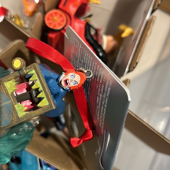 (1) DISNEY Damaged/Broken Ornaments - Picture 3 of 3